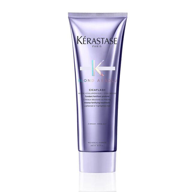 Kérastase Blond Absolu Cicaflash Conditioner، وهو بلسم معالج بحمض الهيالورونيك مصمم خصيصاً للشعر الأشقر والمصبوغ.