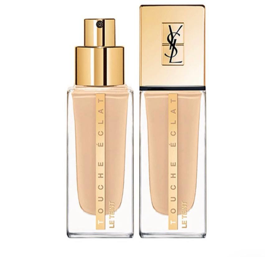 كريم الأساس Yves Saint Laurent Touche Eclat Le Teint يتميز بتركيبة توفر تغطية متوسطة وقابلة للبناء مع توهج طبيعي ومضيء للبشرة