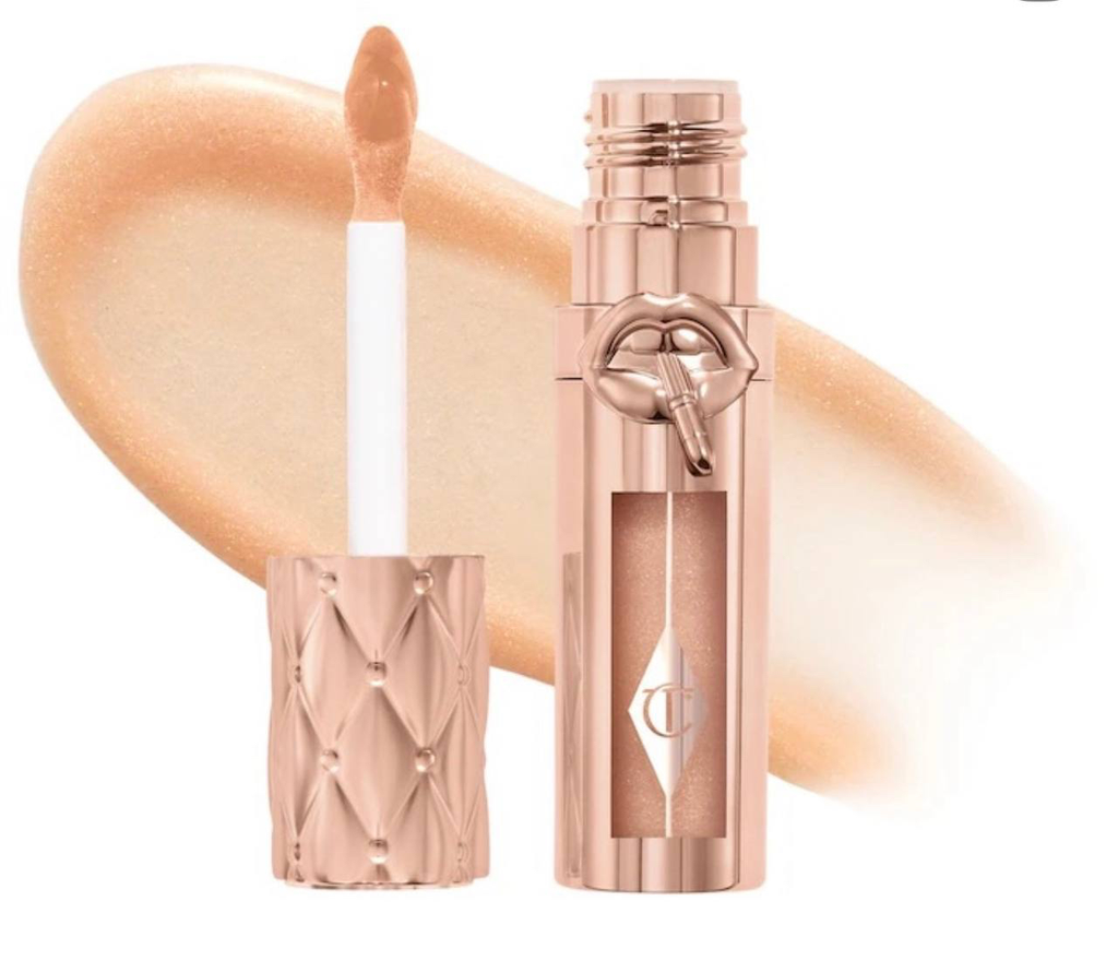ملمع شفاه "بيلو توك بيغ ليب بلومبغازم" (Pillow Talk Big Lip Plumpgasm) من ماركة تشارلوت تيلبوري (Charlotte Tilbury).